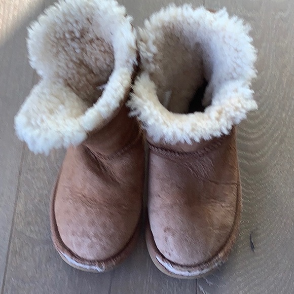 UGG kids boots/ Sz 13 - Picture 2 of 3